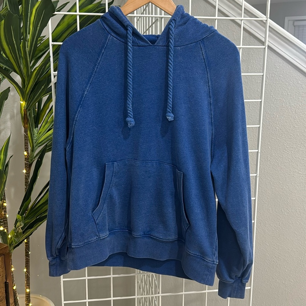 Blue Universal thread hoodie pullover with front pocket women’s Medium